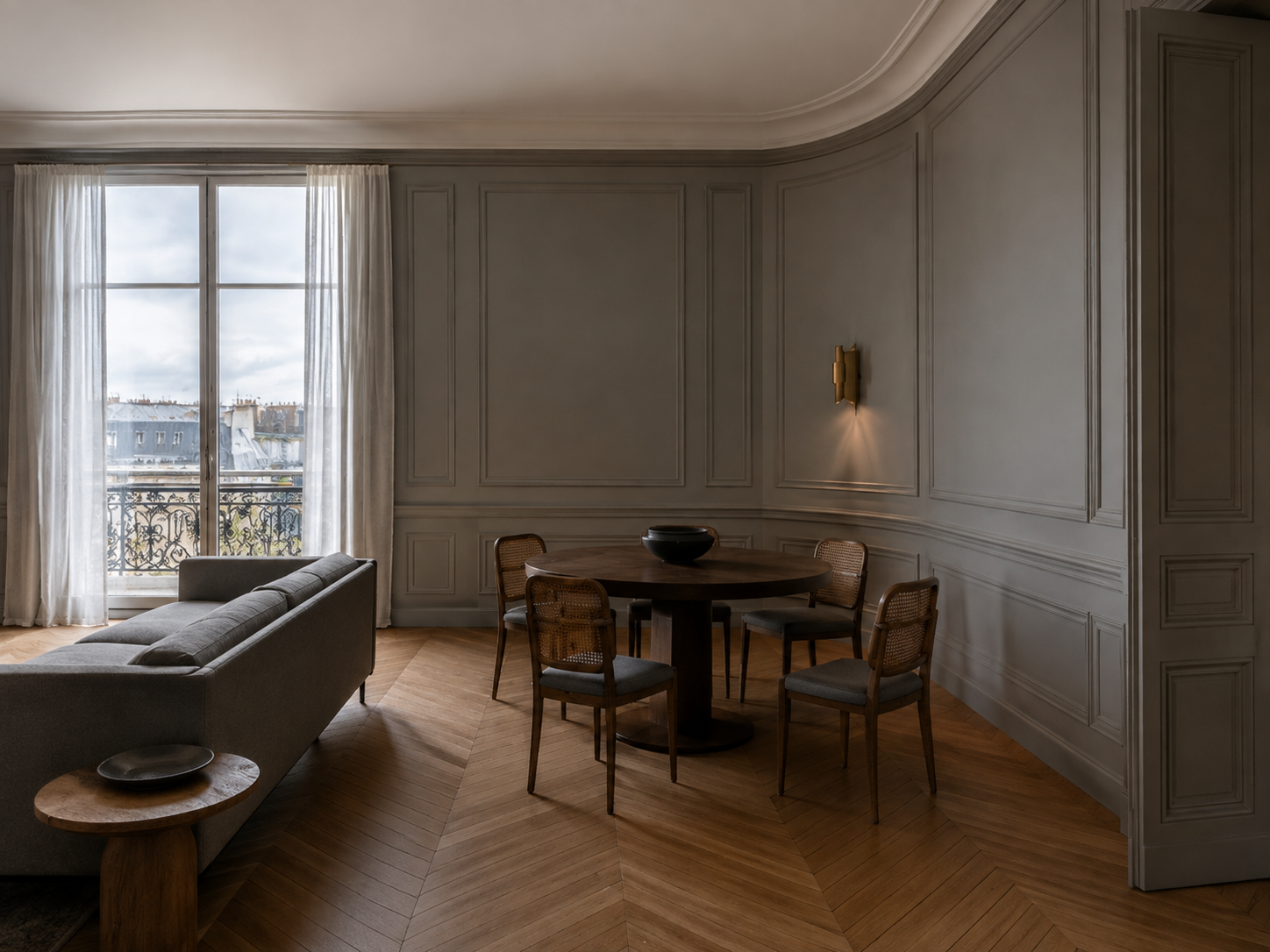Rive Gauche — Salle à Manger, the round table; chandelier, dimmed to candlelight